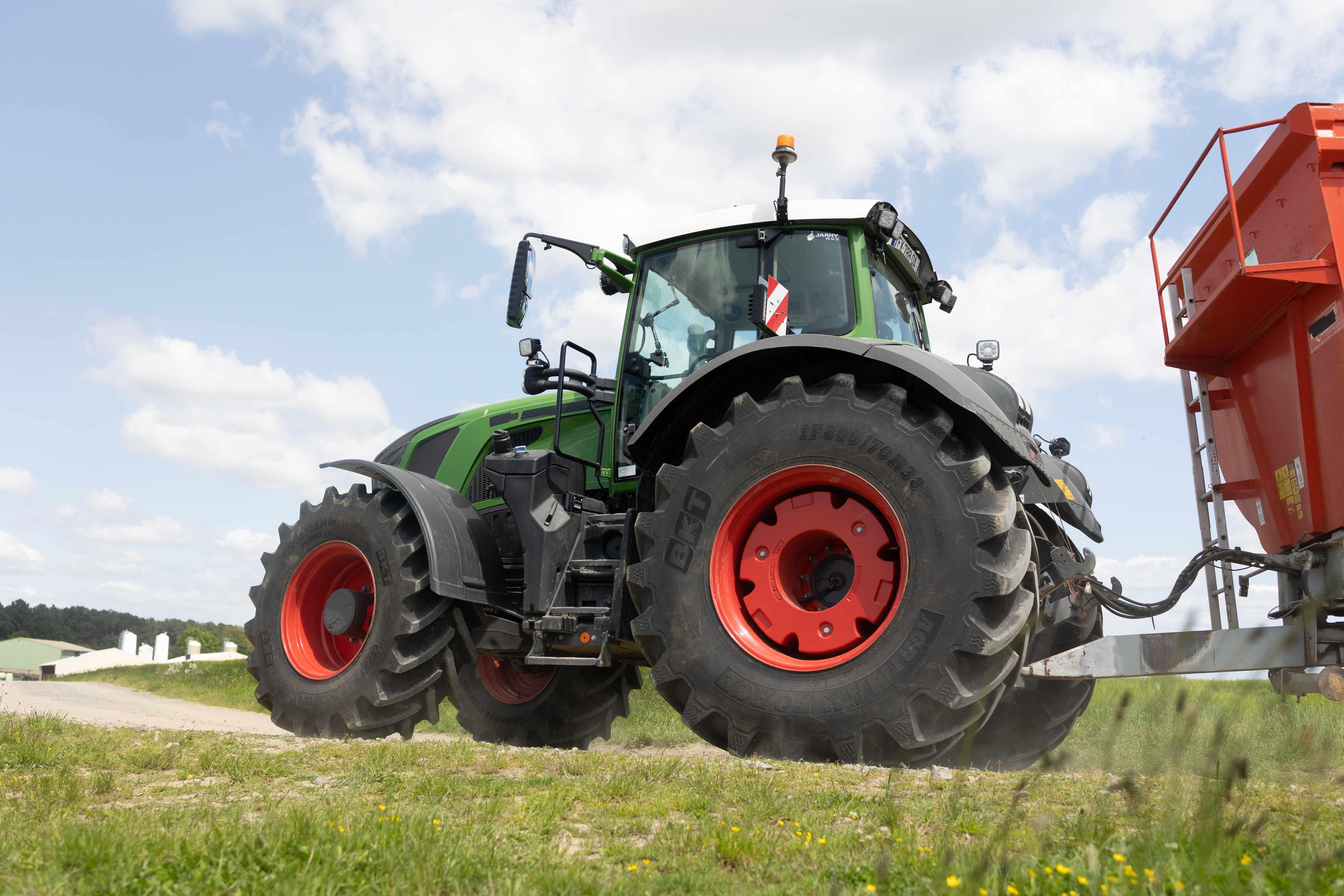 Tracteur neuf, d’occasion ou loué : lequel vous convient?